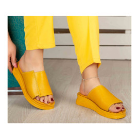 صندل زنانه چرم طبیعی زرد کد 221 | طبی، راحت و مناسب استفاده روزمره