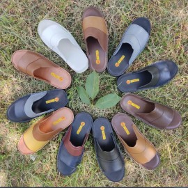 صندل چرم طبیعی مردانه مدل پویا عسلی pouya کد 330