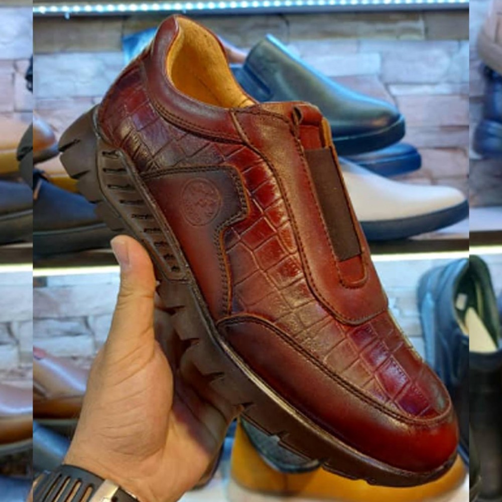 کفش چرم طبیعی مردانه اسپرت مدل دارا کشی زرشکی dara