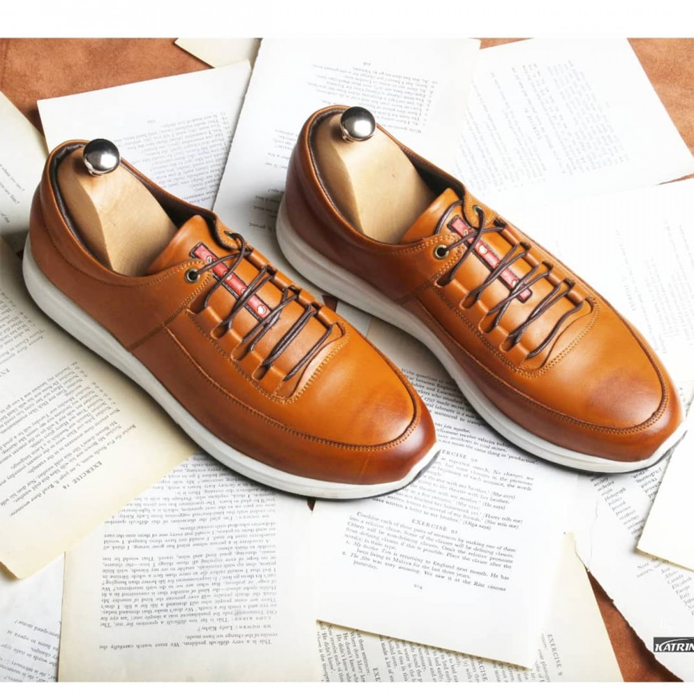 کفش چرم طبیعی مردانه اسپرت مدل بهروز عسلی behrouz