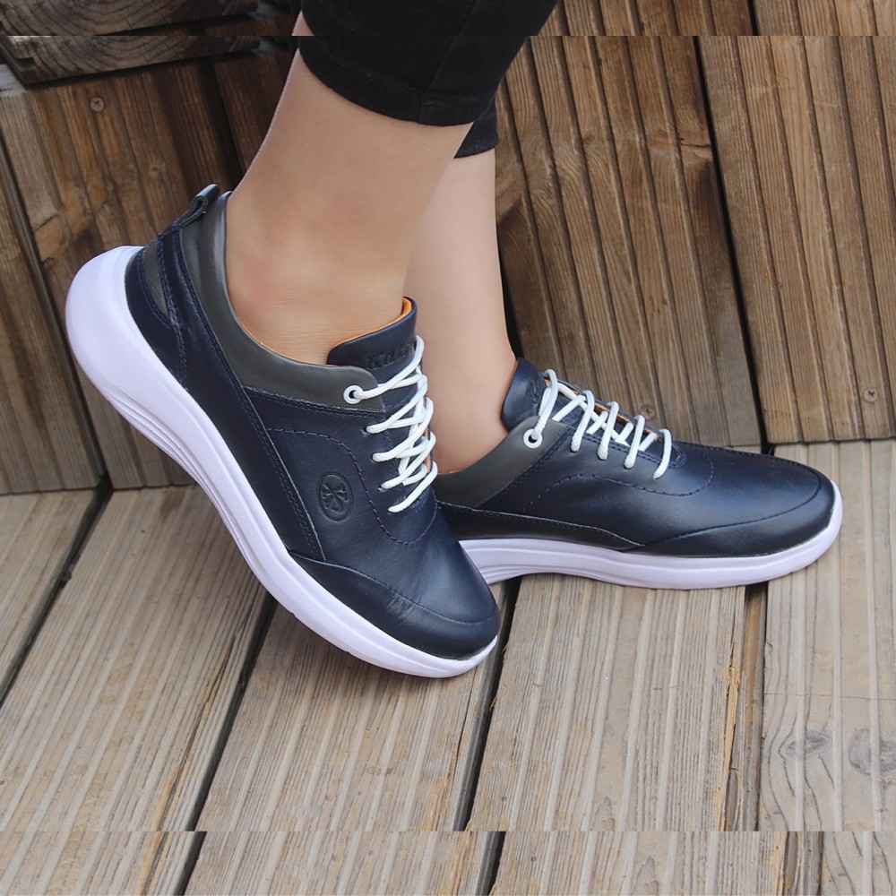 کفش چرم طبیعی مردانه اسپرت مدل رادین سرمه‌ای radin