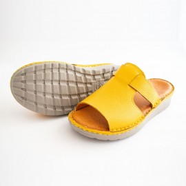 صندل طبی چرم طبیعی زنانه مدل کمند زرد kamand