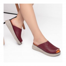 دمپایی و صندل طبی زنانه چرم طبیعی مدل ملورین زرشکی Melorin| دست‌دوز، زیره ترک، تولید تبریز