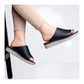 دمپایی و صندل طبی زنانه چرم طبیعی مدل ونوس مشکی زیره سفید Venus | دست‌دوز، تولید تبریز