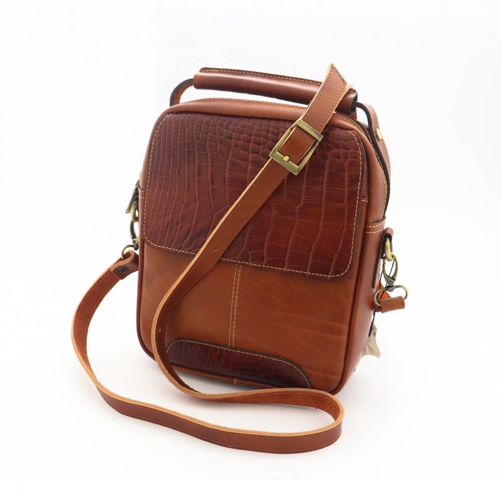 کیف چرم طبیعی اسپورت دستی و دوشی مدل آرتین عسلی