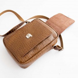 کیف چرم طبیعی اسپورت دوشی مدل اس20 عسلی s20 طرح کرکودیلی