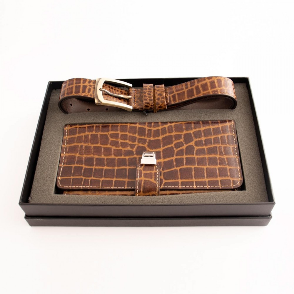 ست کیف و کمربند چرم طبیعی طرح کروکودیل مردانه قهوه ای -عسلی دو تکه کد 112